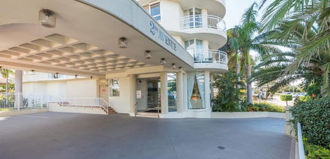 2nd Avenue Beachside Apartments - Holiday Cairns 1