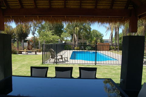 Federation Motel Resort - Holiday Cairns 1