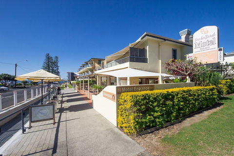 Yamba Beach Motel - Holiday Cairns 3