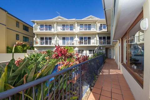 Yamba Beach Motel - Holiday Cairns 0