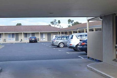 Golden Palms Motel - Holiday Cairns 4