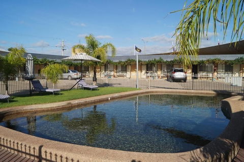 Bell Tower Motor Inn - Holiday Cairns 4
