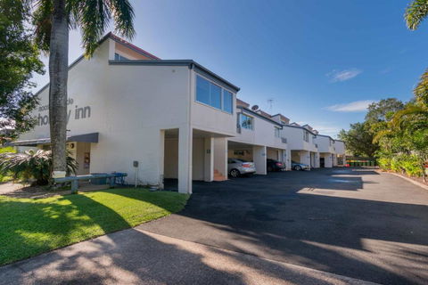 Noosa Parade Holiday Inn - Holiday Cairns 5
