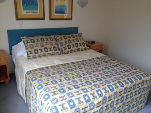 Noosa Parade Holiday Inn - Holiday Cairns 3
