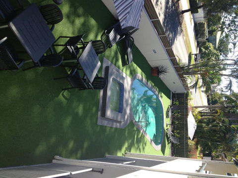 Noosa Parade Holiday Inn - Holiday Cairns 4