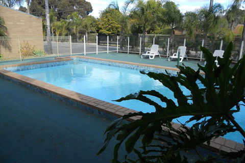 Cottonwood Motor Inn - Holiday Cairns 1