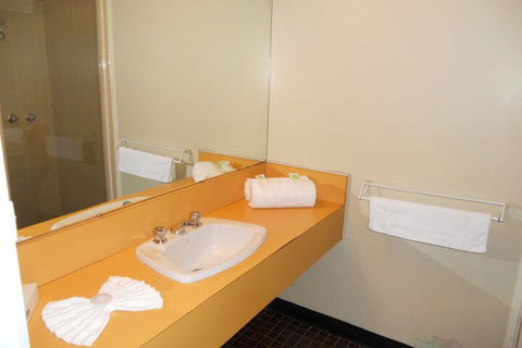 Cottonwood Motor Inn - Holiday Cairns 2