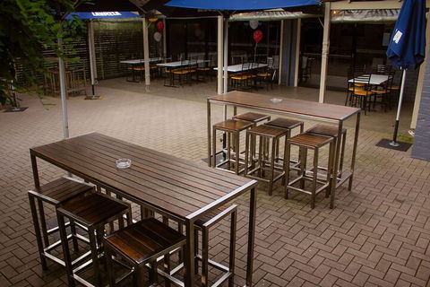 Sunnyside Tavern - Holiday Cairns 1