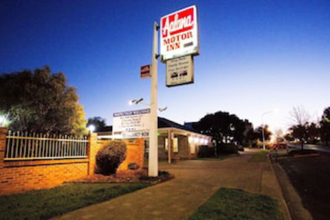 Golden Chain Aalana Motor Inn - Holiday Cairns 0