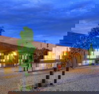 Motel Meneres - Holiday Cairns