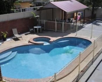 Courtyard Motor Inn - Holiday Cairns 1
