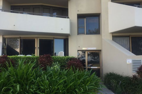 Sandrift Beachfront Apartments - Holiday Cairns 5