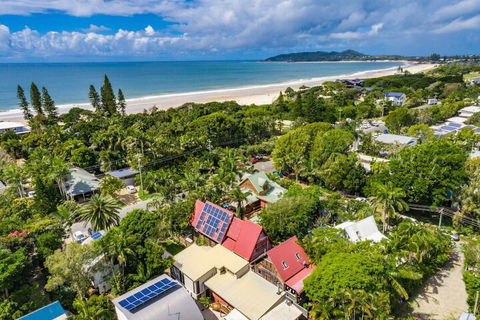 A PERFECT STAY - Longhouse - Holiday Cairns 1