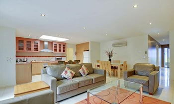 Traralgon Serviced Apartments - Holiday Cairns 1