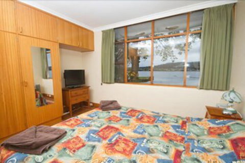 Derwent Hideaway - Holiday Cairns 1