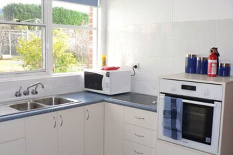 Derwent Hideaway - Holiday Cairns 4