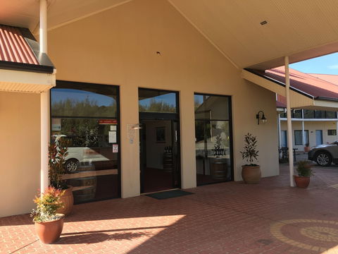 Turners Vineyard Motel And Function Centre - Holiday Cairns 2