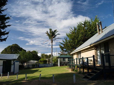 Riverside Cottages Augusta - Holiday Cairns 4