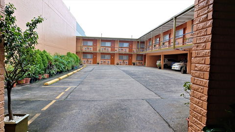 New Olympic Motel - Holiday Cairns 0