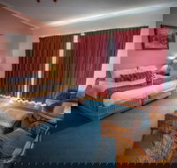Eagle Heights Mountain Hotel - Holiday Cairns