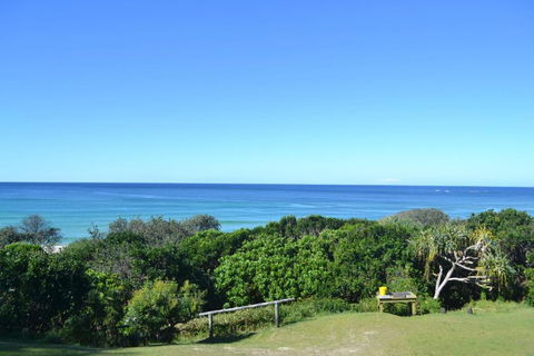 On The Beach At Hastings Point - Holiday Cairns 3