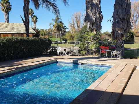 McNevin's Tamworth Motel - Holiday Cairns 3