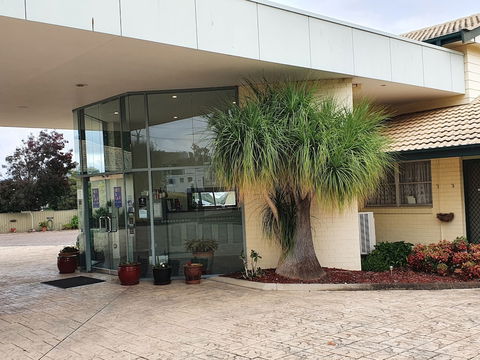 McNevin's Tamworth Motel - Holiday Cairns 0