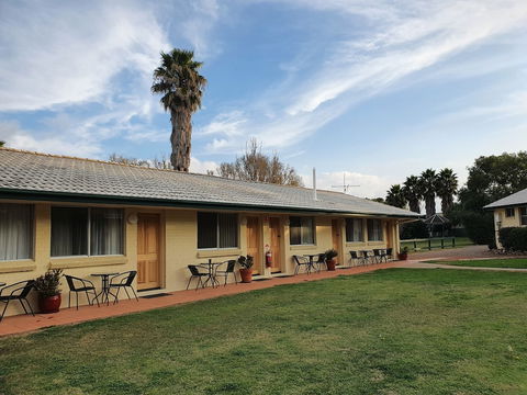 McNevin's Tamworth Motel - Holiday Cairns 1