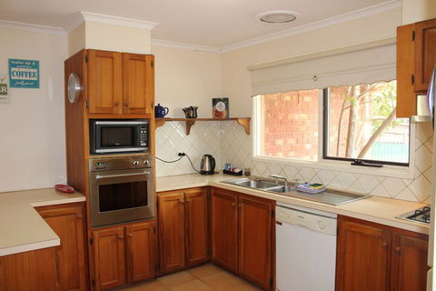 Australian Home Away At East Doncaster - Holiday Cairns 2