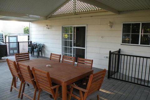 Smith Street Villa Naracoorte - Holiday Cairns 3