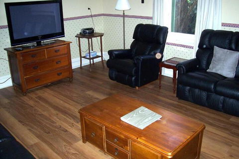 Smith Street Villa Naracoorte - Holiday Cairns 7