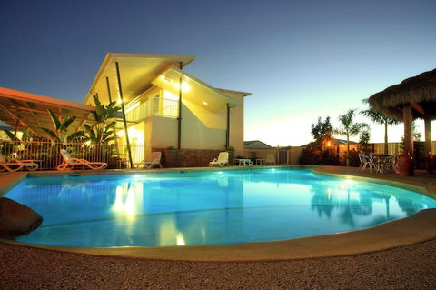 Mayfair Motel Emerald - Holiday Cairns 4
