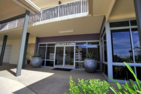 Mayfair Motel Emerald - Holiday Cairns 0