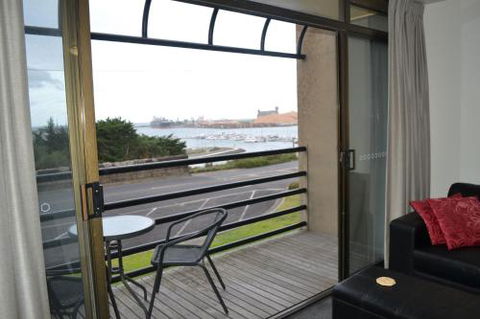 Accommodation Portland Victoria - Holiday Cairns 3