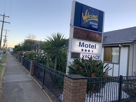 Tudor House Motel - Holiday Cairns 1