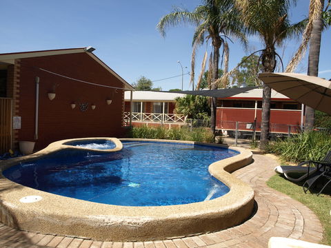 Old Coach Motor Inn - Holiday Cairns 2