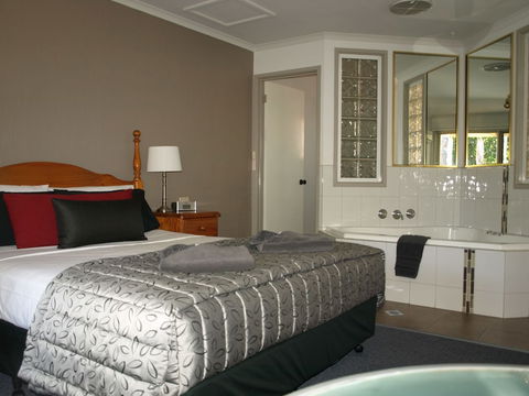Old Coach Motor Inn - Holiday Cairns 6