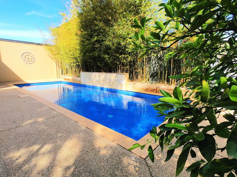 CocknBull Boutique Hotel - Holiday Cairns 5