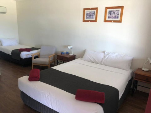 Winton Outback Motel - Holiday Cairns 1
