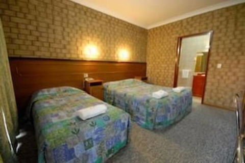 Pavlos Motel - Holiday Cairns 1