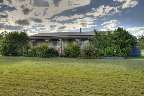 Cottages On Lovedale - Holiday Cairns 2