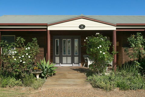 North Lodge Cottages - Holiday Cairns 2