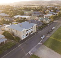Port Elliot Beach House YHA Hostel - Holiday Cairns