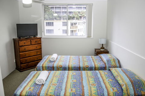 Surfers Beach Holiday Apartments - Holiday Cairns 6