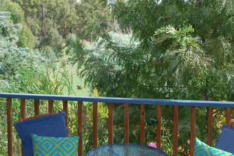 Riverwood Retreat - Holiday Cairns 5