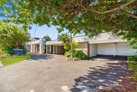 Hideaway Noosa Men Only Beach Resort - Holiday Cairns 2