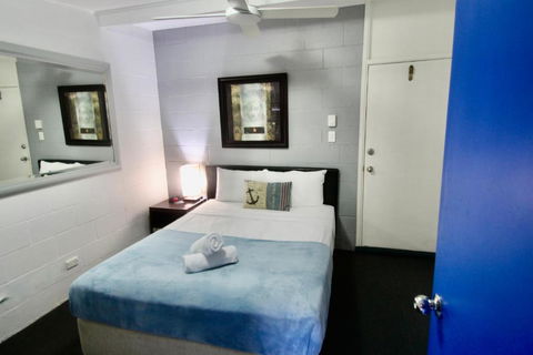 Hideaway Noosa Men Only Beach Resort - Holiday Cairns 1