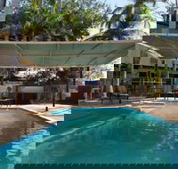 Palm Court Budget Motel Hostel/Backpackers - Holiday Cairns