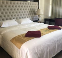 Inland Oasis Motel - Holiday Cairns