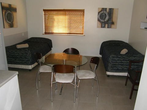 Emerald Western Gateway Motel - Holiday Cairns 6